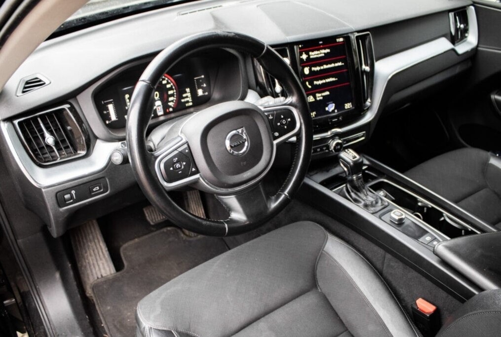 Volvo XC60 D4 Momentum, 140kW (2019) - 10