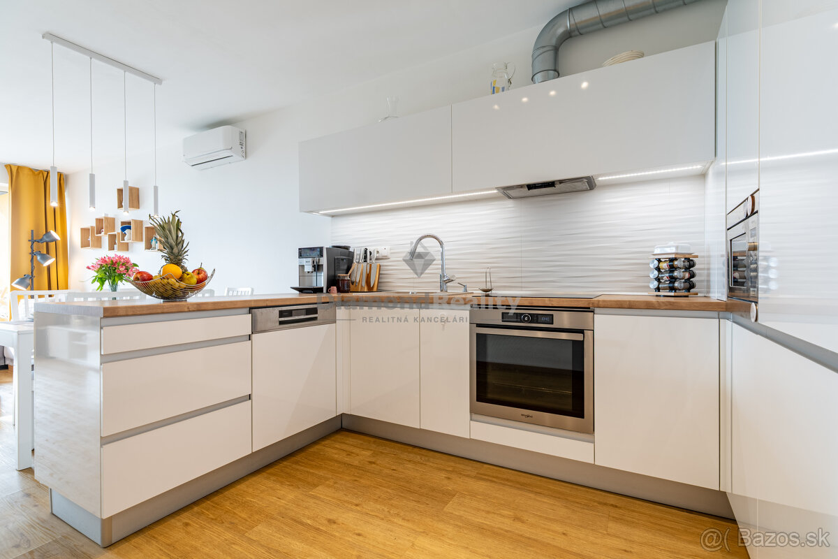 NA PREDAJ MODERNÝ 3-IZBOVÝ BYT S KRÁSNYM VÝHĽADOM - 10