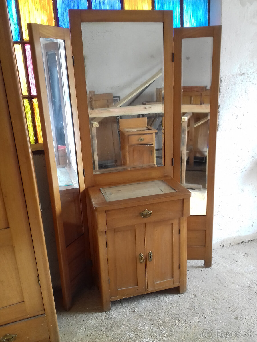 Zrkadlová skrinka - 10