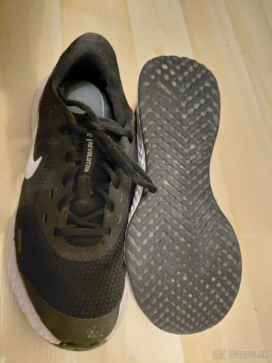Tenisky Nike Revolution, 38 - 10