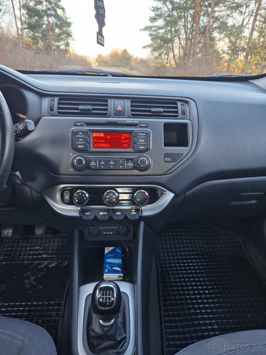 Kia rio 1.4i - 10