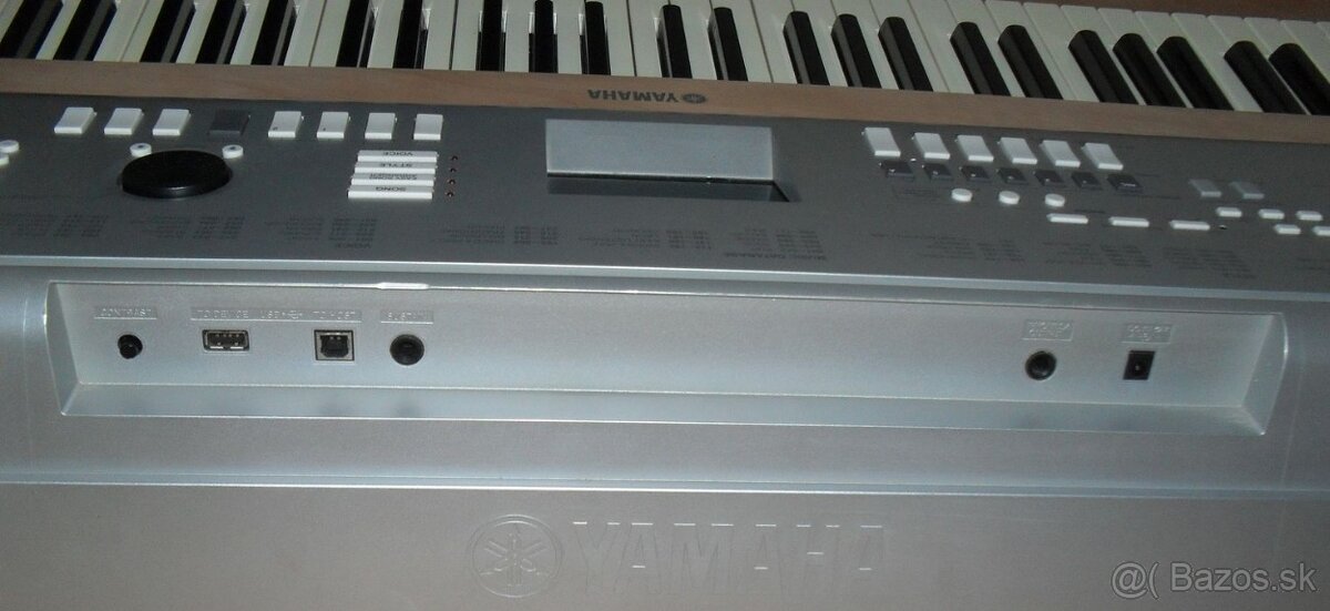 Digitální piano Yamaha Portable Grand DGX 620 - 10