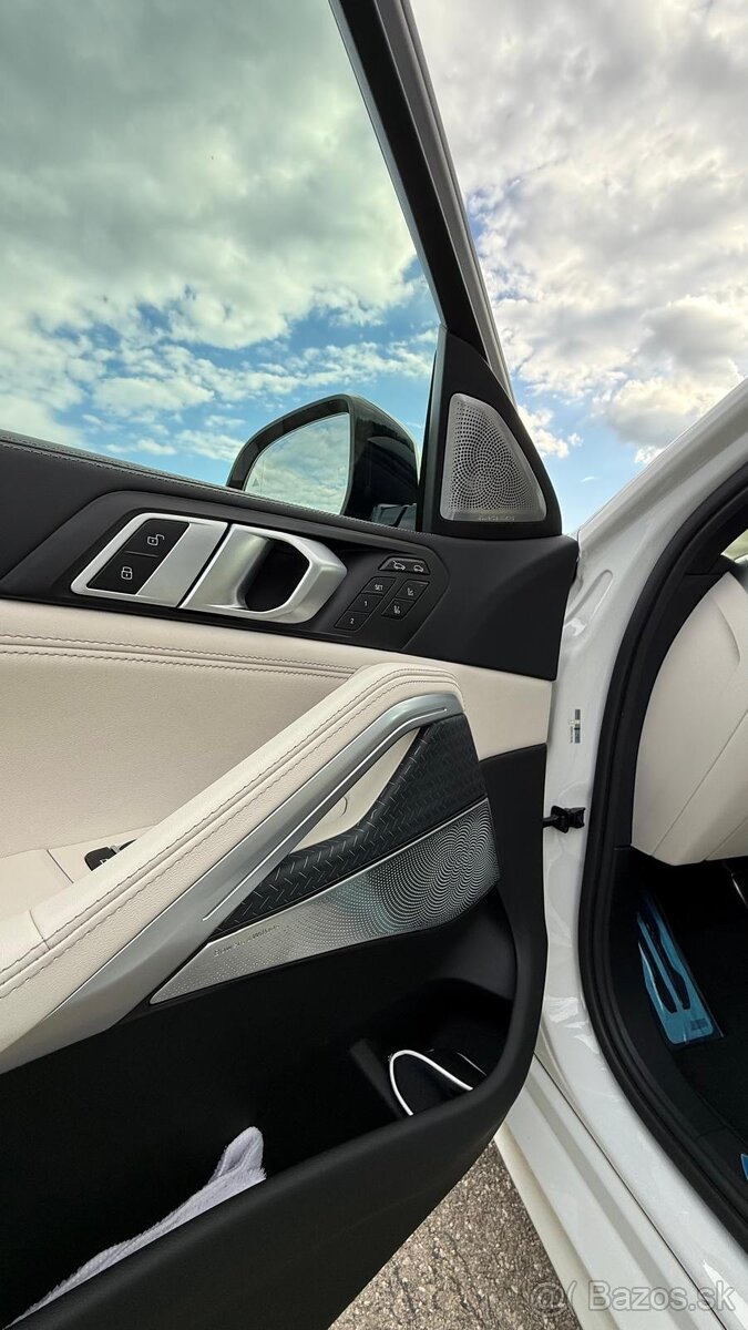 BMW X6 30d 210kW Bowers & Wilkins - 10