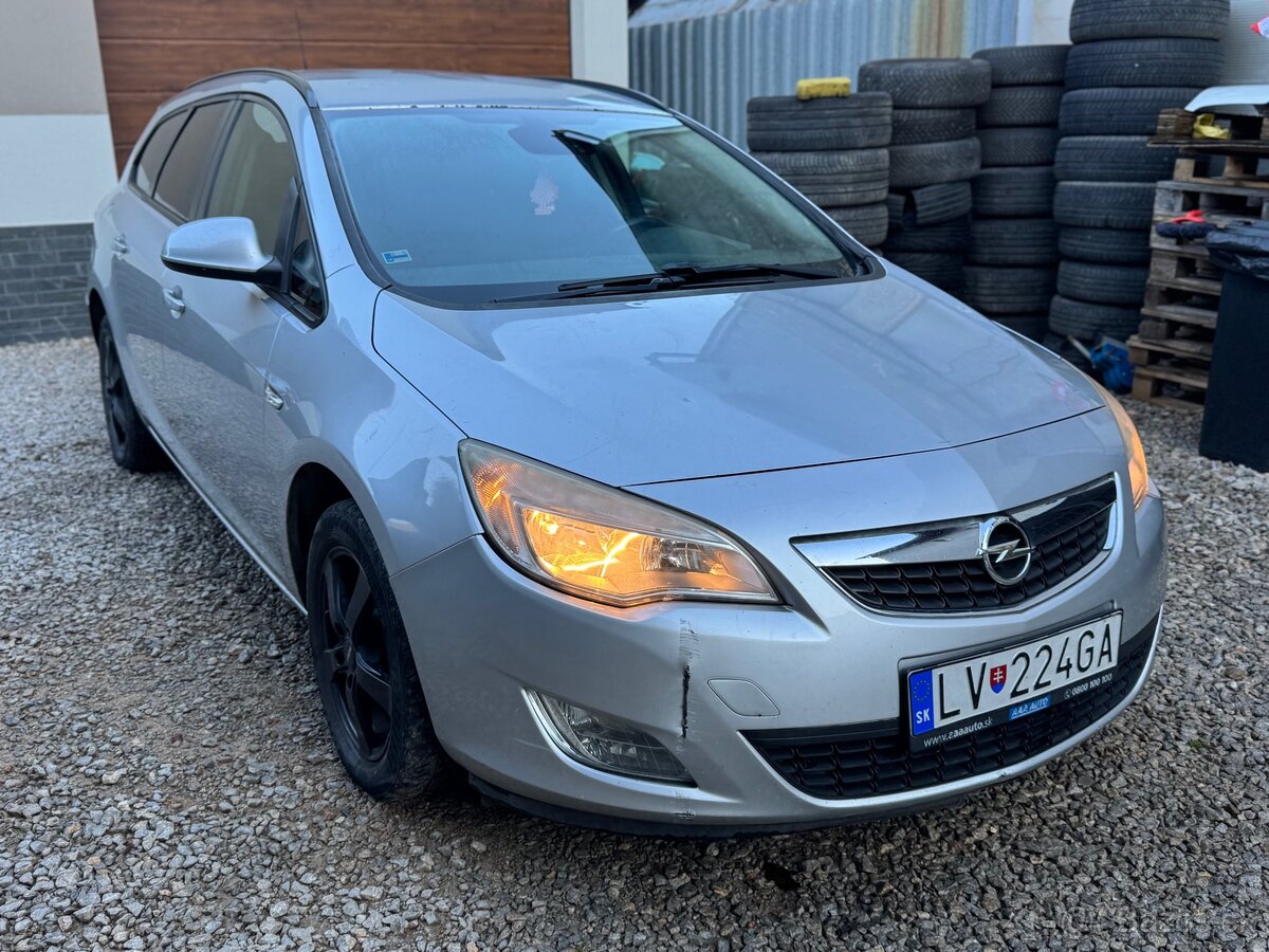 Opel Astra Caravan 1.7cdti 2012 PLNE POJAZDNÉ - 10