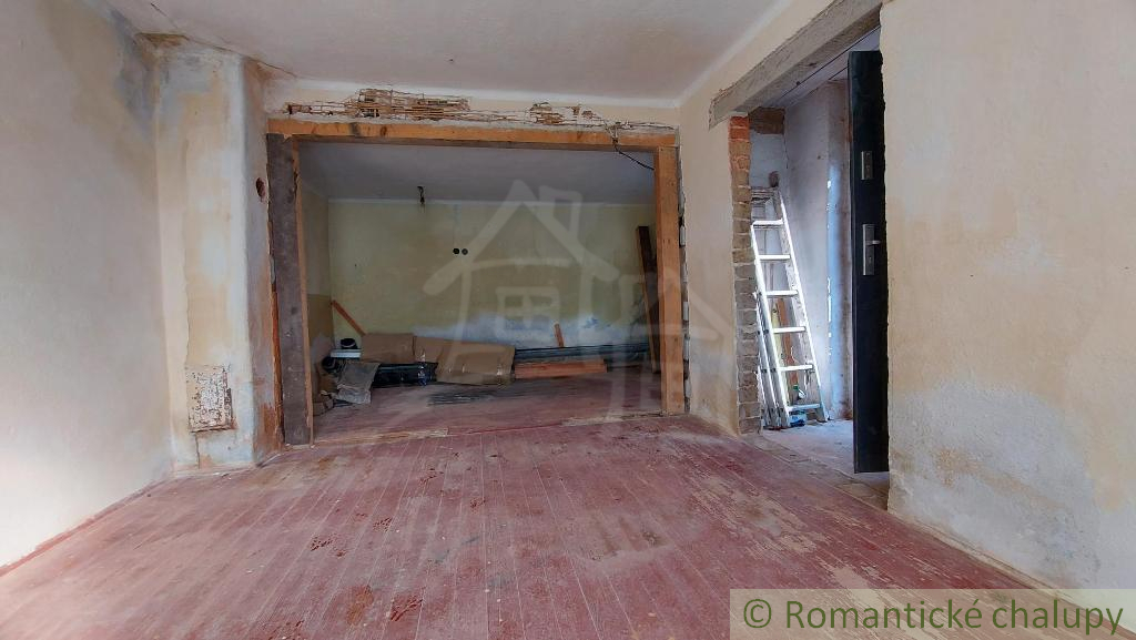 Malý domček pod lesom v mestečku Brezová pod Bradlom okr. - 10