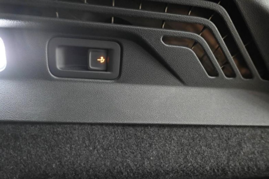 Volkswagen ID.4 77kWh 1ST PRO PERFORMANCE /LED/ ŤAŽNÉ/KOŽA - 10