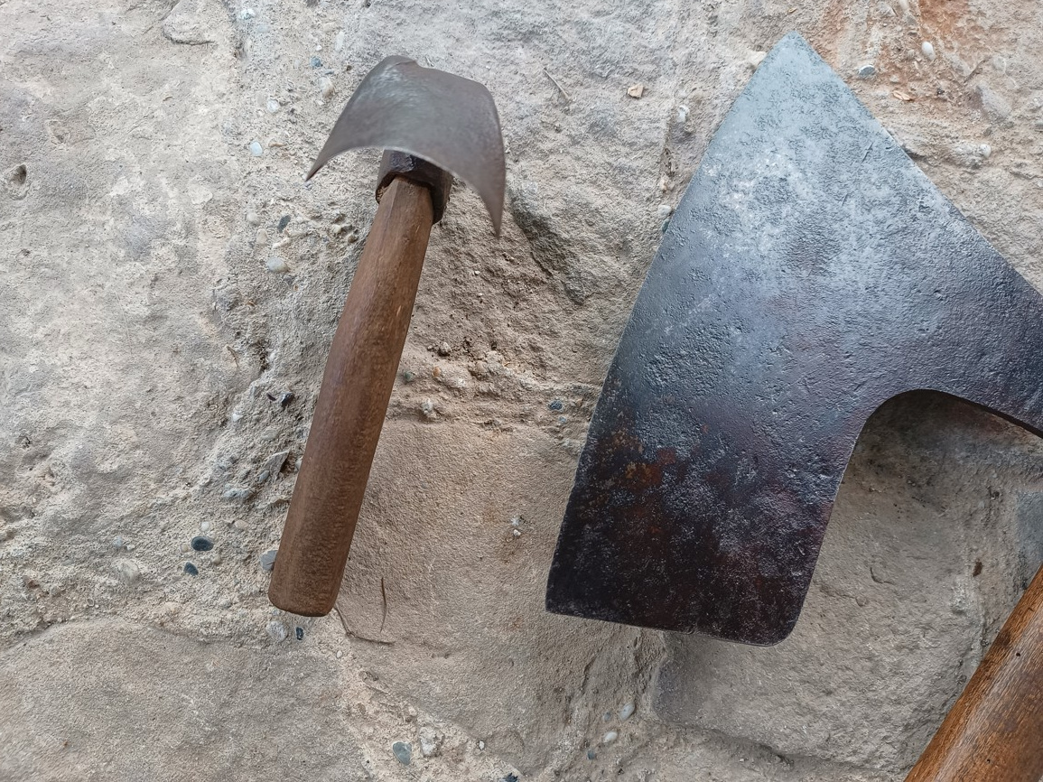 sekera,sekery,hoblík,nebožiec,staré náradie, topor jj - 10