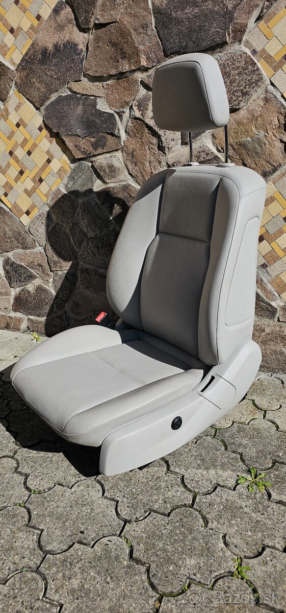 Plne elektrická predná ľavá sedačka, Mercedes w204 od 2007 - 10