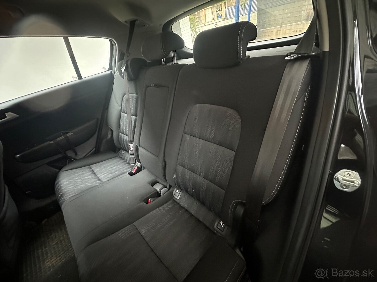 KIA SPORTAGE 1,6 - 10