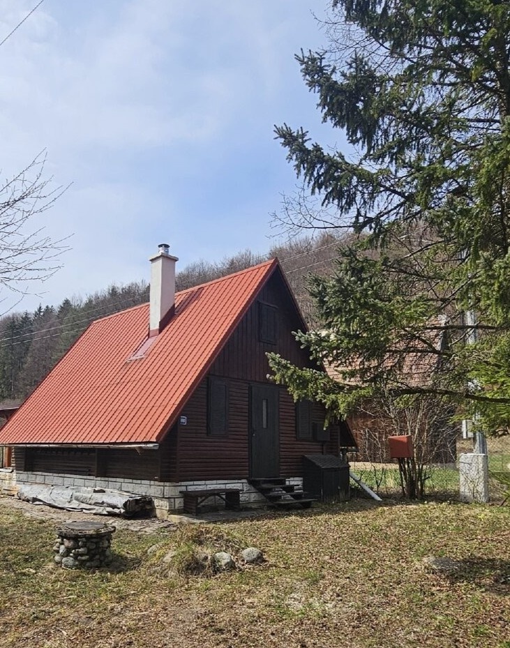 Menšia celoročne obývateľná chata kúsok od Snowlandu Valča - 10