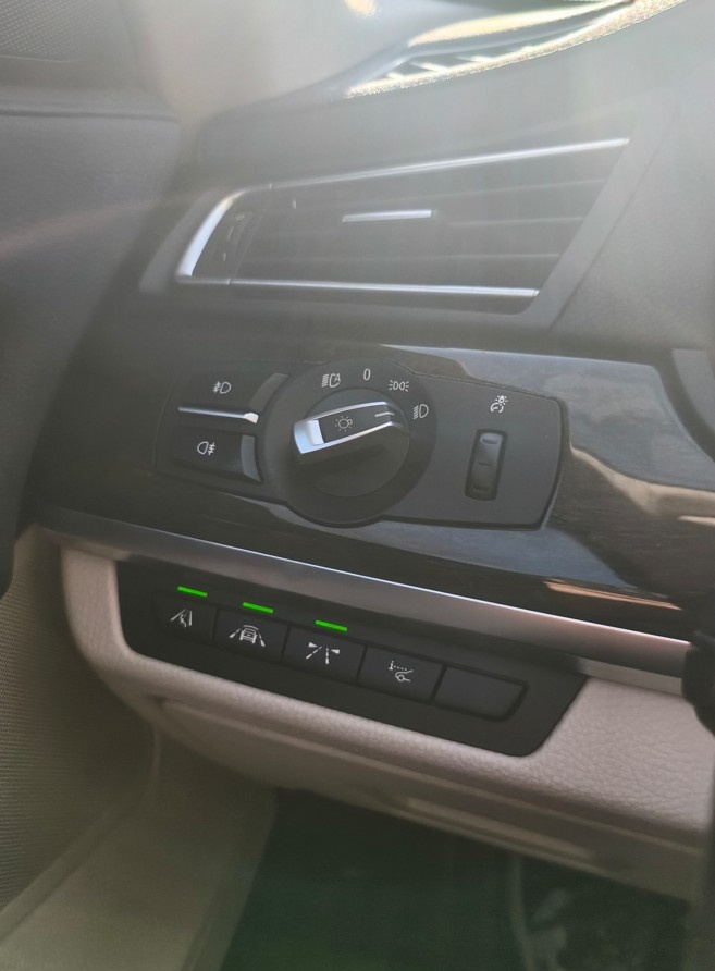 BMW 740i (3 liter benzín) r. 2014 - 10