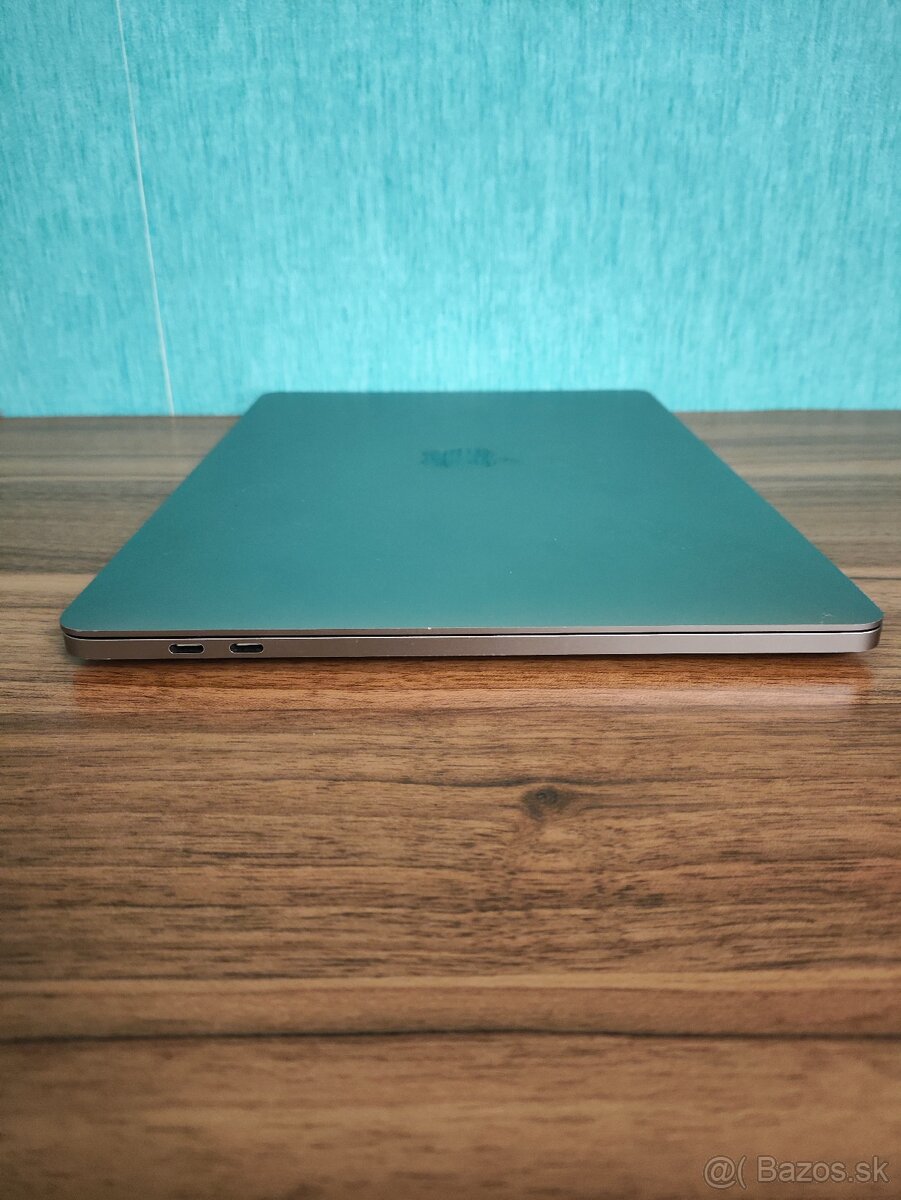 MacBook Pro 13.3 2020 | i5 • 8GB • 256GB SSD - 10