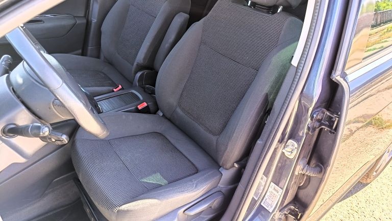 Peugeot 5008 2.0 HDi 110kW - 10
