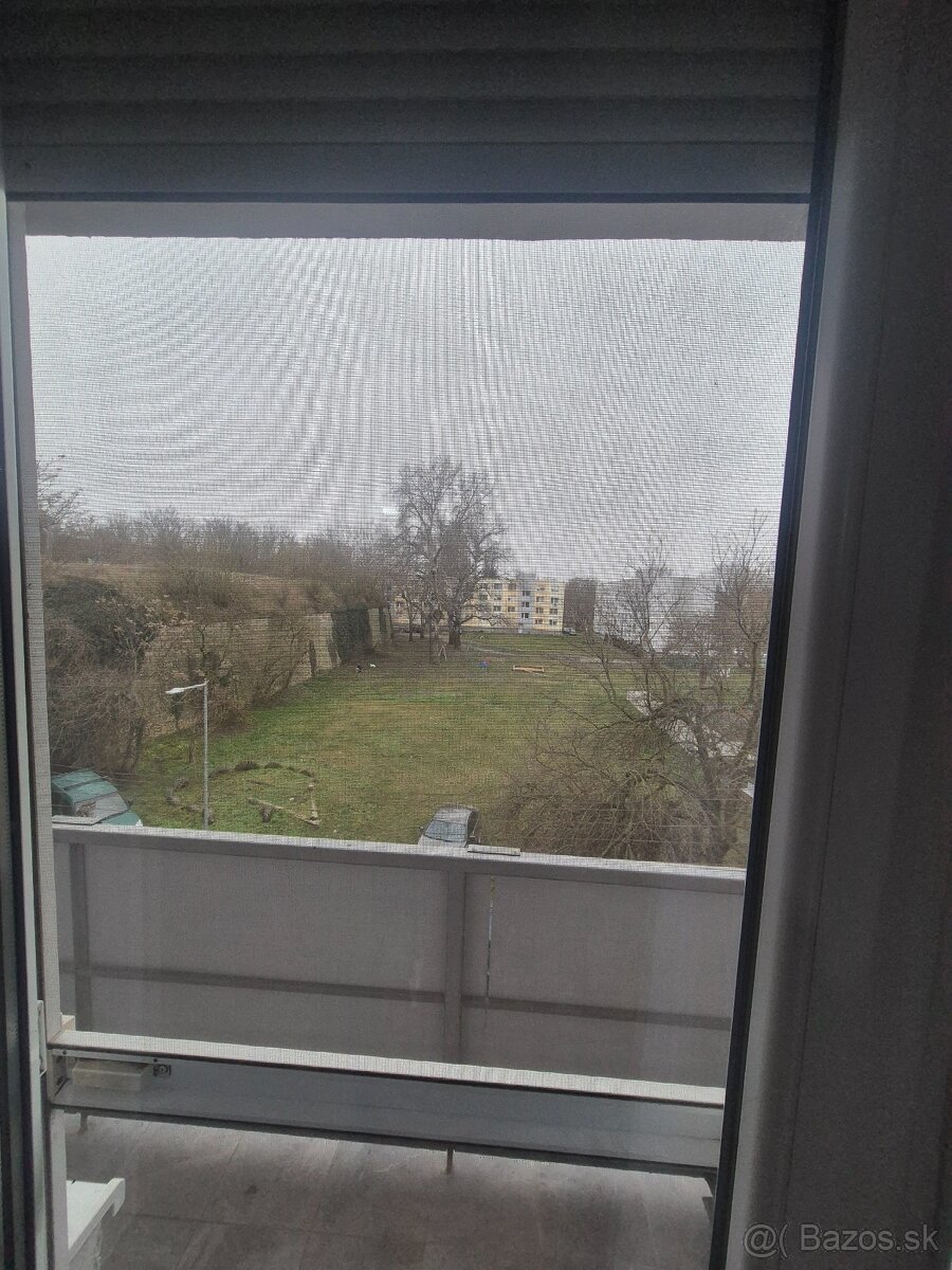 REZERVOVANÝ 1-IZBOVÝ BYT S BALKÓNOM V KN. - 10