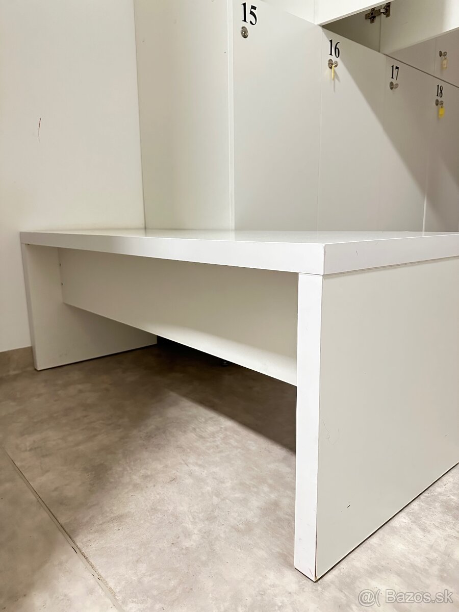 Biele skrinky do šatne, botník a lavičky - 10