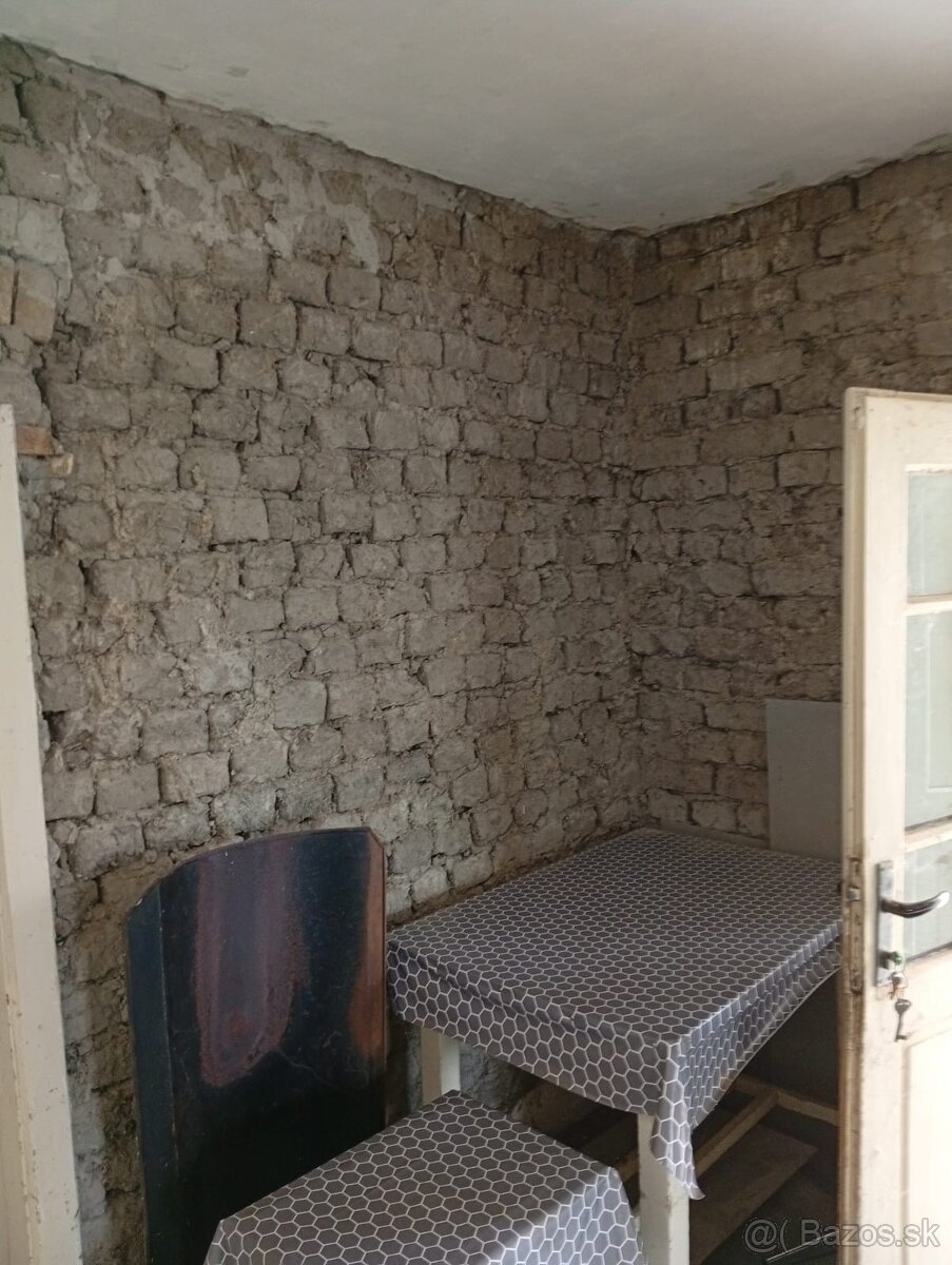 Predám vidiecky domček v pôvodnom stave - 10