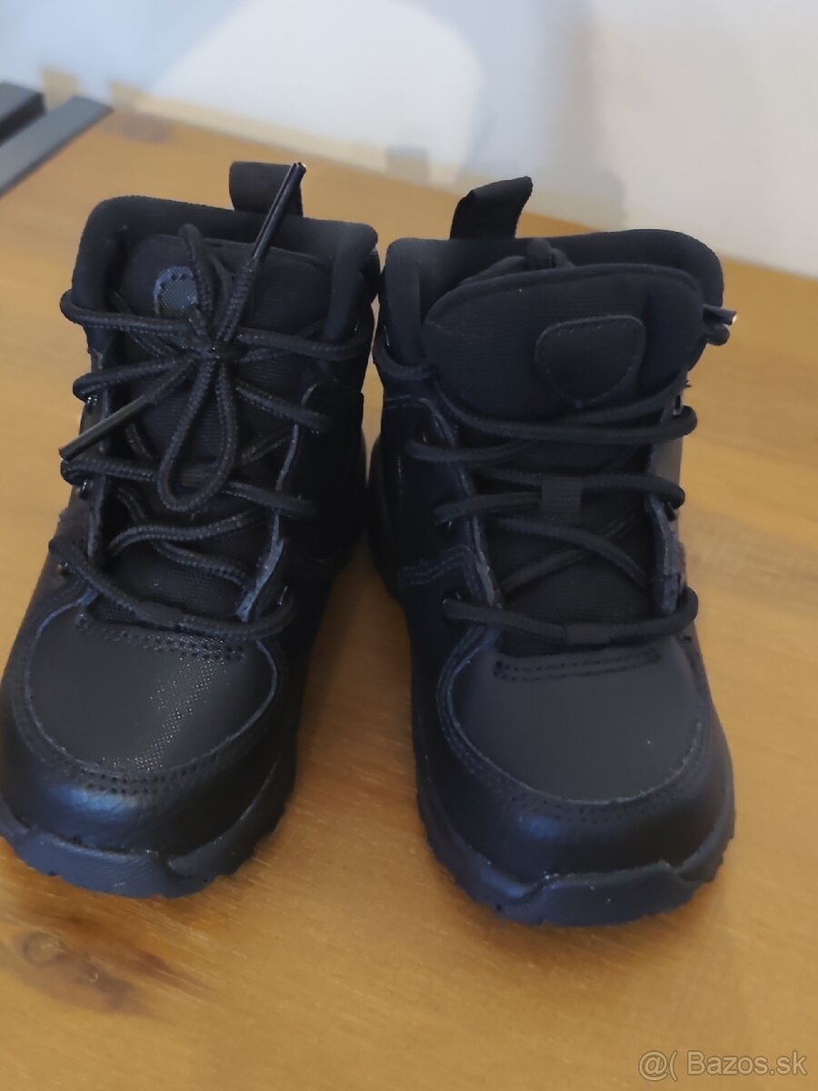 Nové Nike vysoké botasky čierne - 10