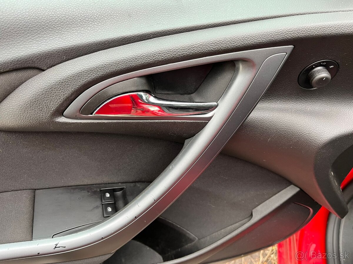 Opel Astra Notchback - 10