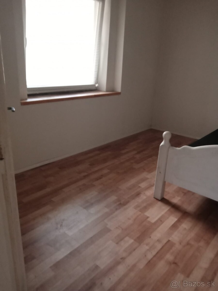 Rodinný dom v Lúčnici nad Žitavou - 10