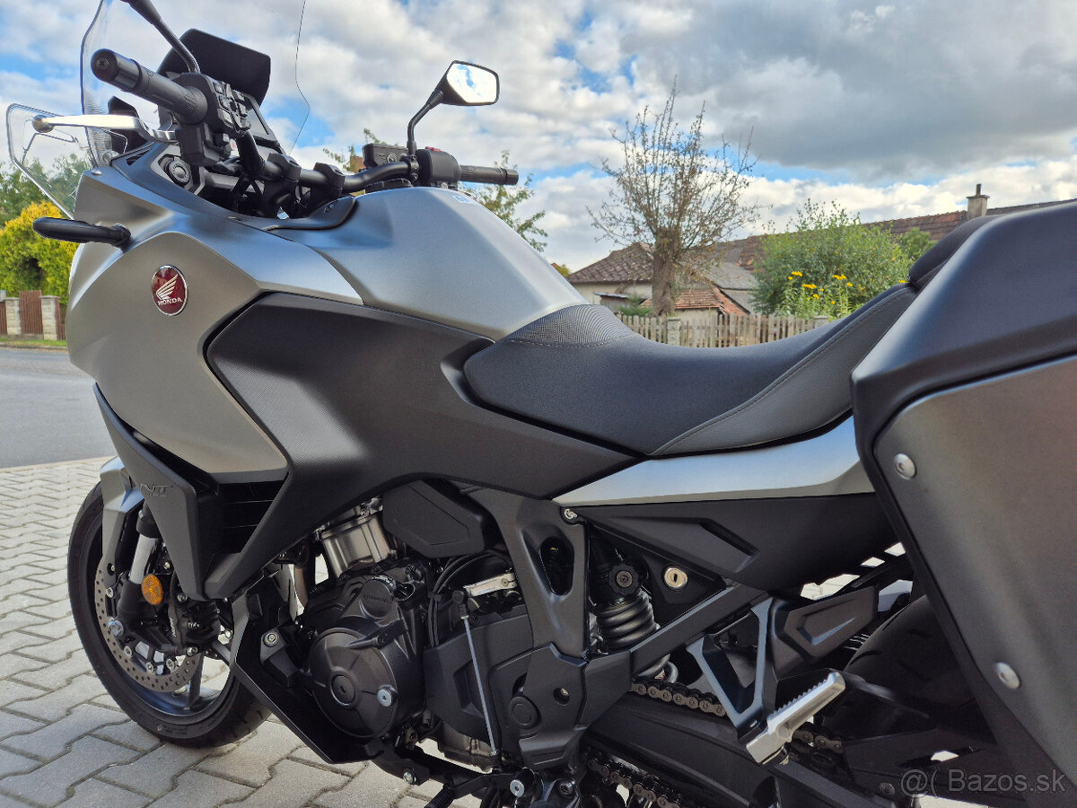 Prodám Honda NT1100 , r. v. 2024, ABS, TC, ČR, 3507km - 10