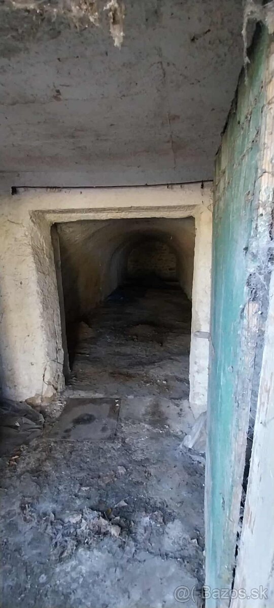 PREDAJ _podzemná pivnica, obec Banka (pri Piešťanoch) - 10