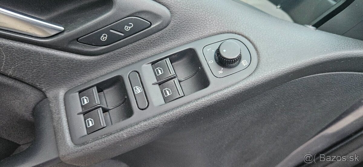 Volkswagen Golf 1.6 TDI 90k Trendline - 10