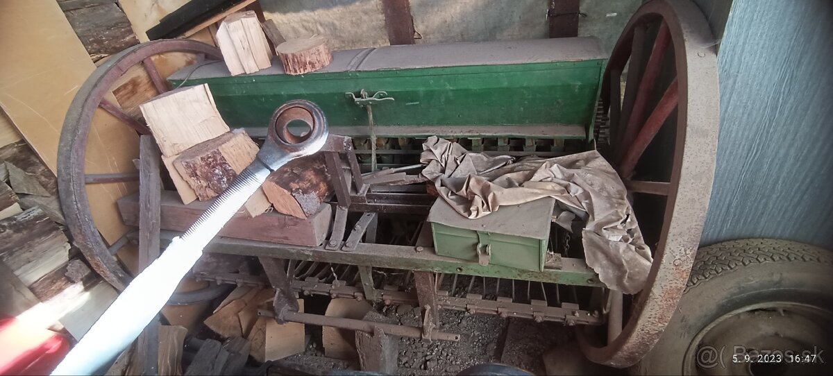 Ponúkam traktor s príslušenstvom - 10