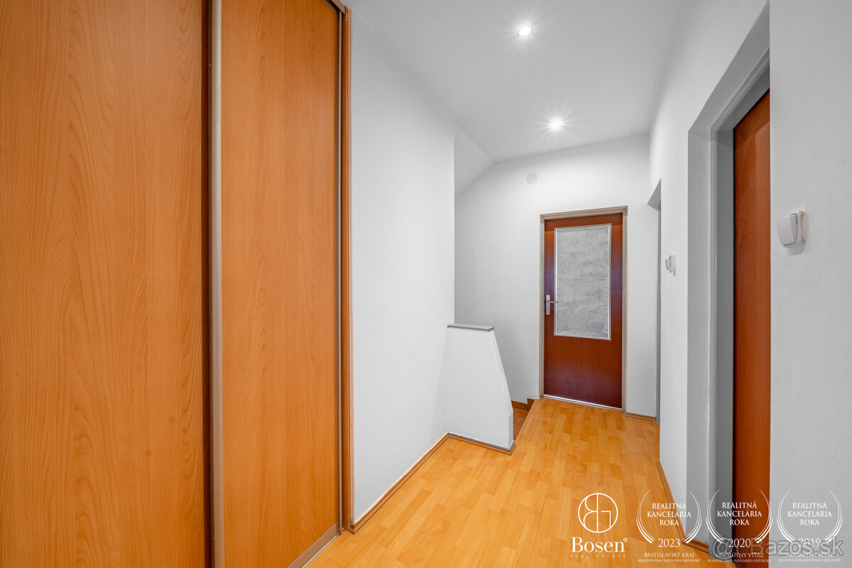 BOSEN |6 izbový RD s veľkou záhradou, s pivnicou a garážou v - 10