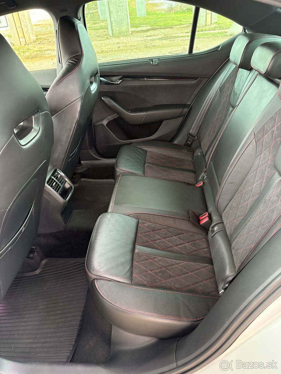 Škoda octavia 4 rs 2.0tsi - 10