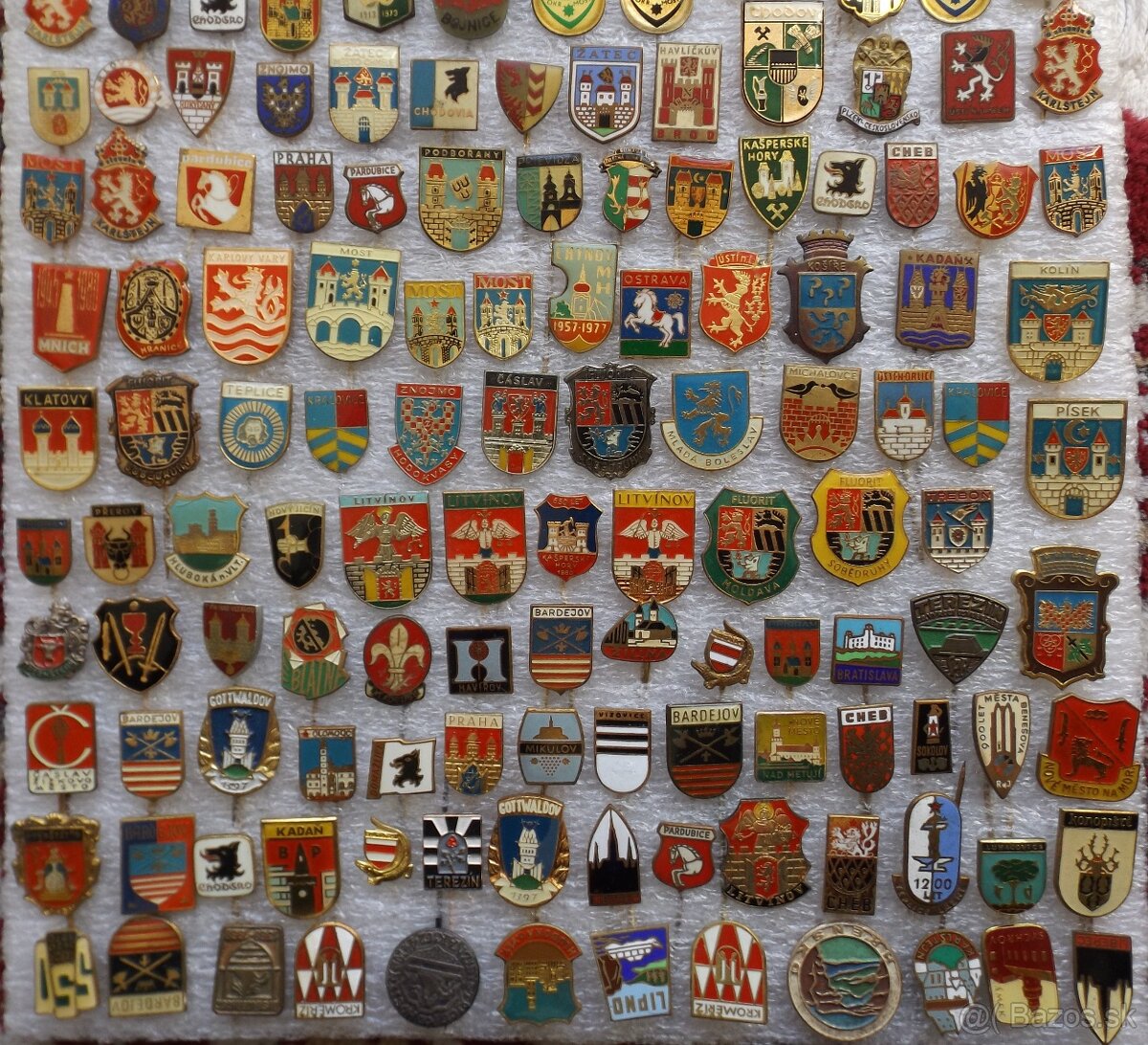 odznaky - heraldika, erby, hrady, zámky, ZOO, jeskyně, lázně - 10