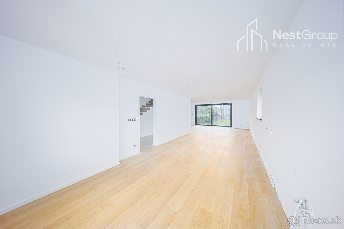 VEĽKÝ 5- IZBOVÝ RD KOMPLETNE ZREKONŠTRUOVANÝ, DVOJGARÁŽ - 10