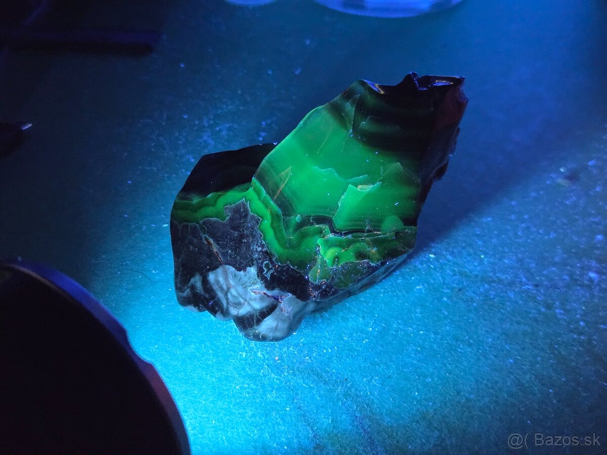 Vulkanický Achát - UV aktívny - 10