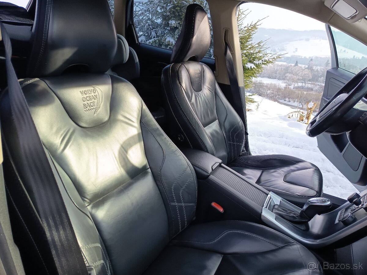 Volvo XC60 120kw Automat AWD (4X4) OCEAN RACE - 10