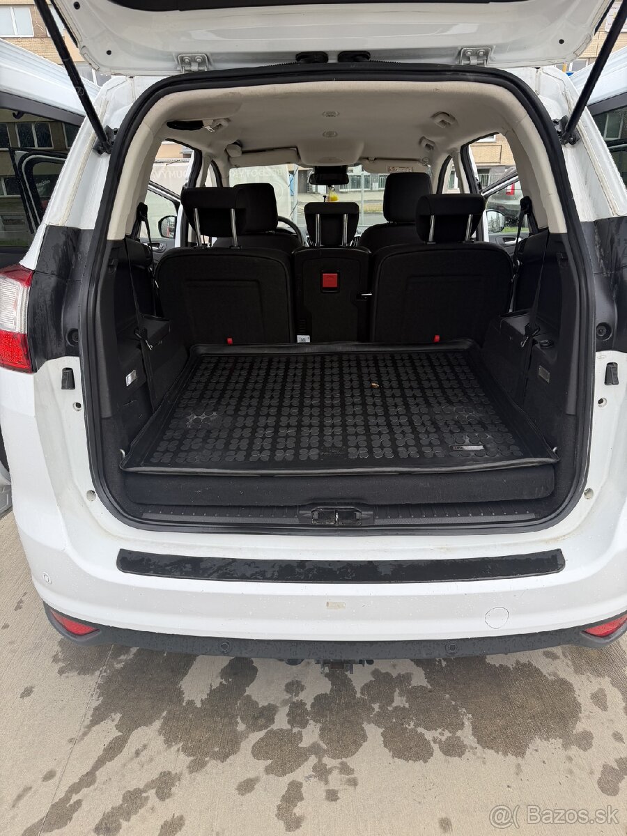 Ford Grand C max - 10