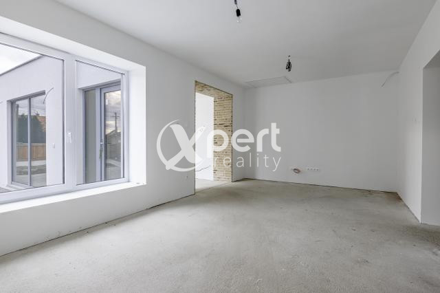 Rodinný dom v tichej obci Tomášikovo je na predaj - 10