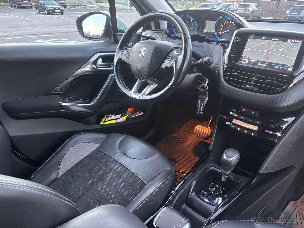 Peugeot 2008 1.2 PureTech 81kw Allure benzín 2017 automat - 10
