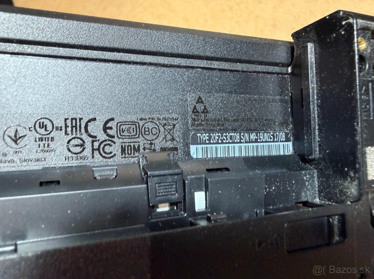 Notebook L560 na opravu alebo diely. - 10