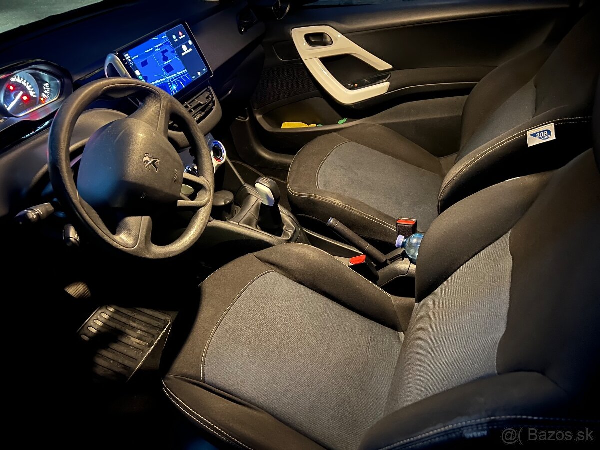 Peugeot 208 | 11/2016 | Benzín | 68 PS / 50 kW | N1 (úžitkov - 10