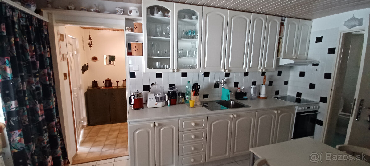 Na predaj 7. izbový dvojpodlažný rodinný dom Smolenice. - 10