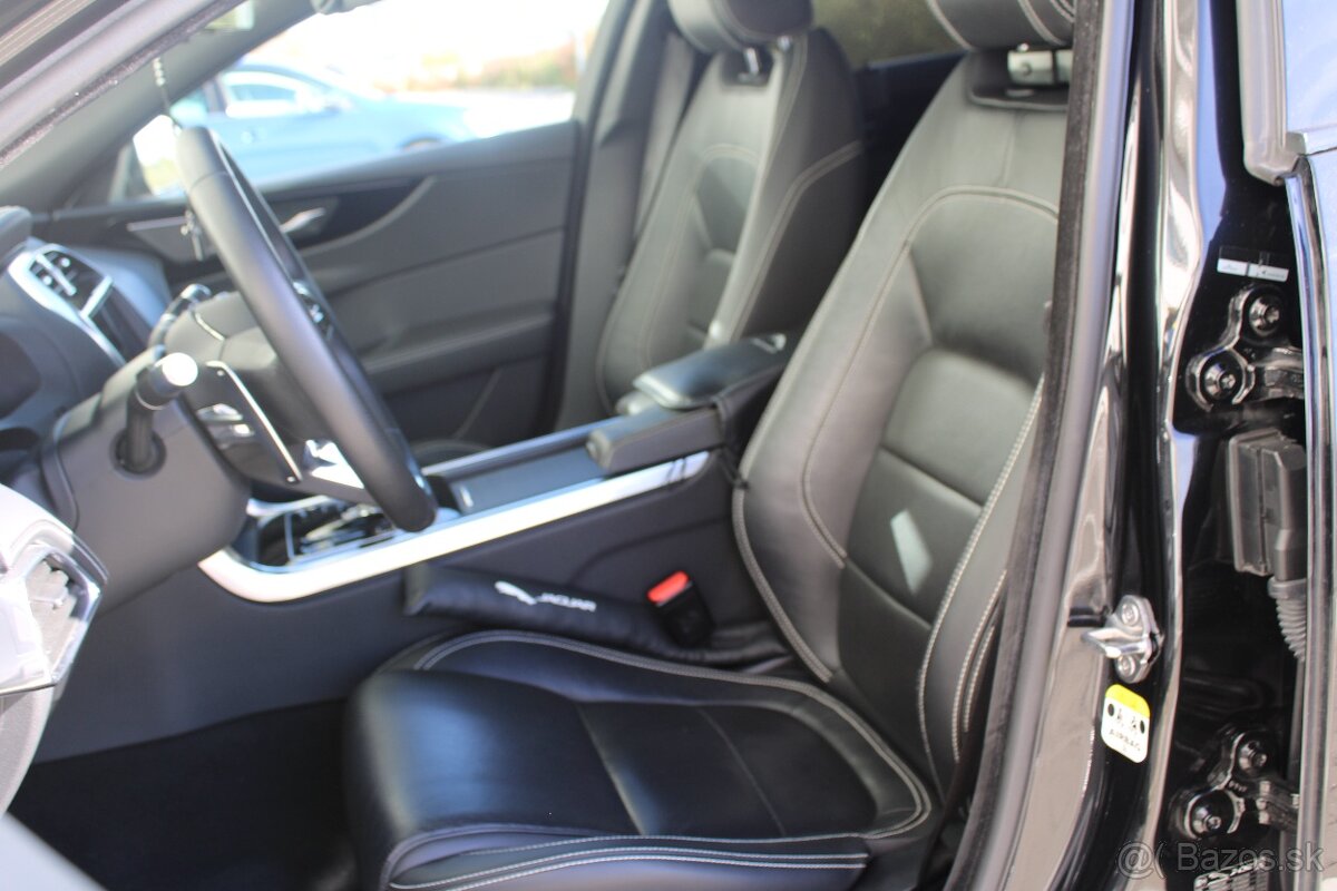 Jaguar XE 2.0D I4 R-Dyn SE AWD AT - 10