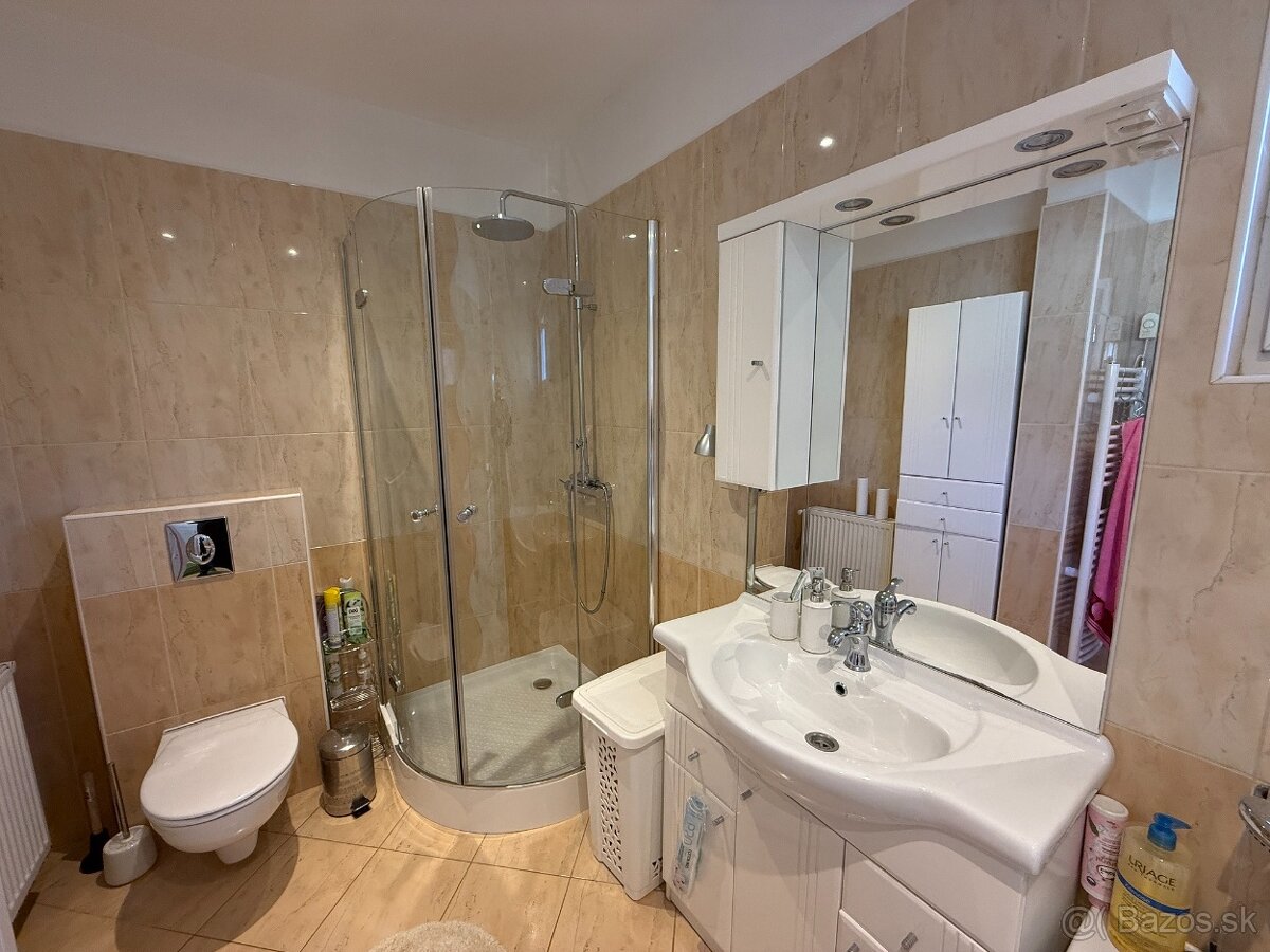 PREDAJ - RODINNÝ DOM - ZLATÉ MORAVCE - 10