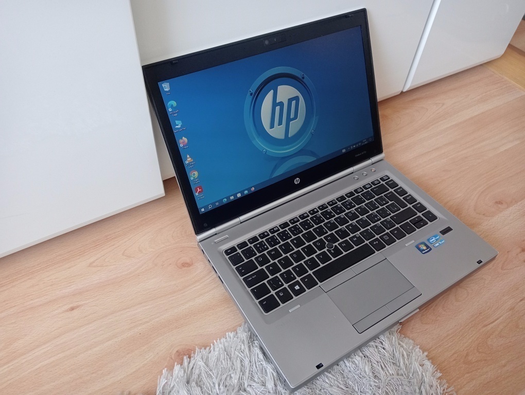 predám HP elitebook / 8gb ram / Intel core i5 / 256gb ssd- - 10