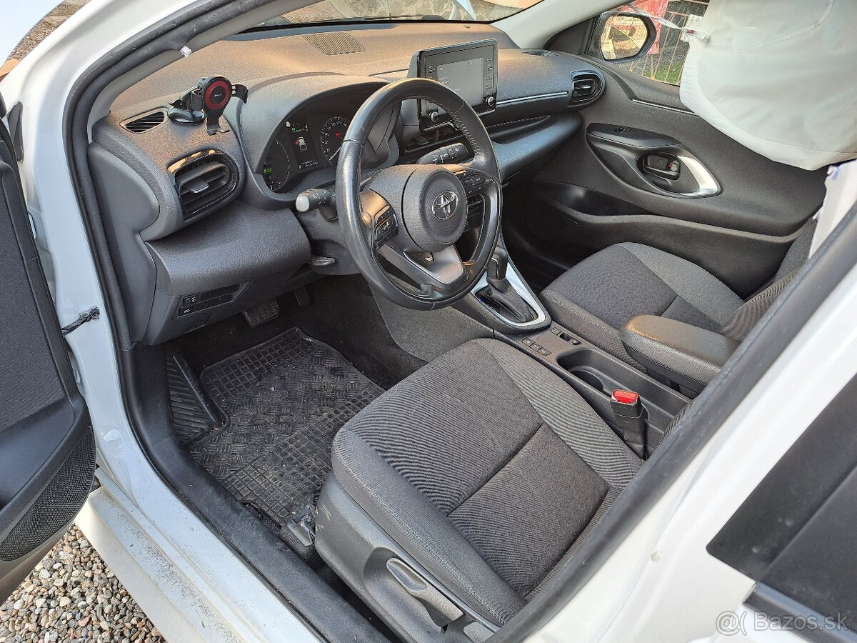 Predám Toyotu Yaris 1.5 Hybrid, na náhr. diely - 10