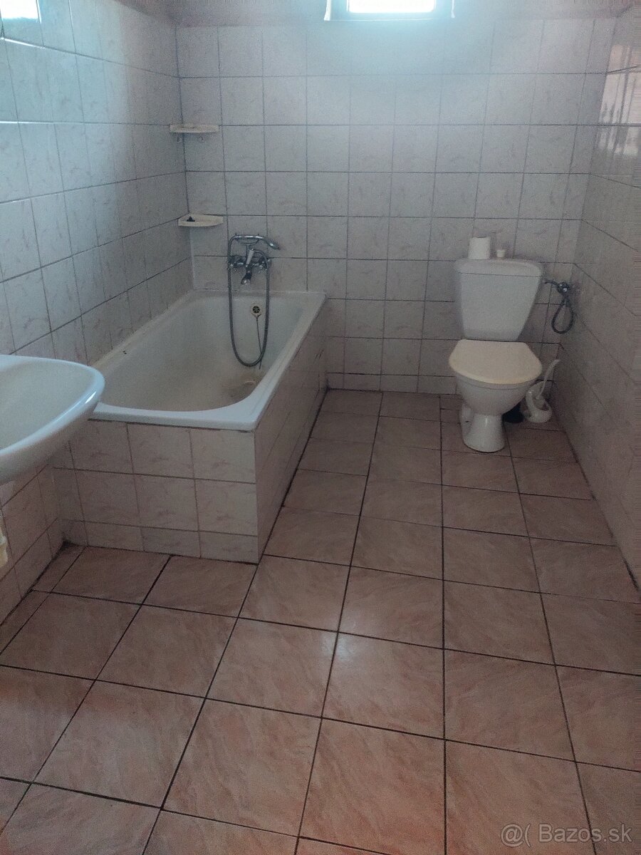 Rodinný dom s pozemkom v obci Čierna - 10