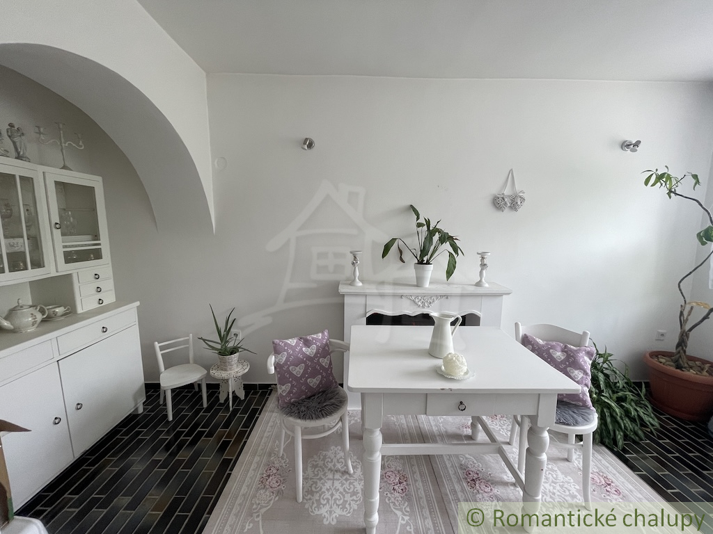 Šesťizbový rodinný dom v Branči – ideálne bývanie v tichej - 10