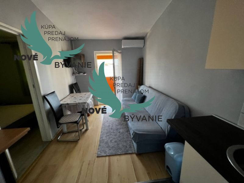 Na predaj dom s 3 apartmánmi len 250m od mora, Chorvátsko - - 10
