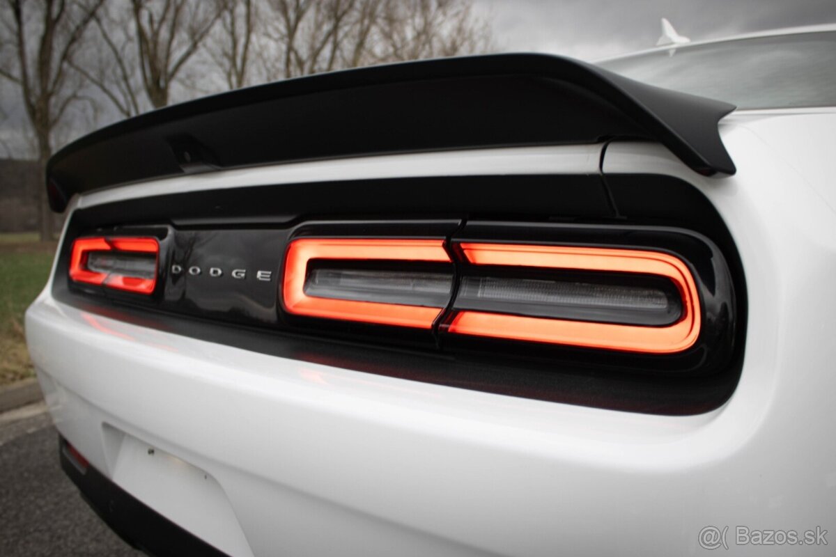 NOVÝ Dodge Challenger SRT 6.4 HEMI - 10