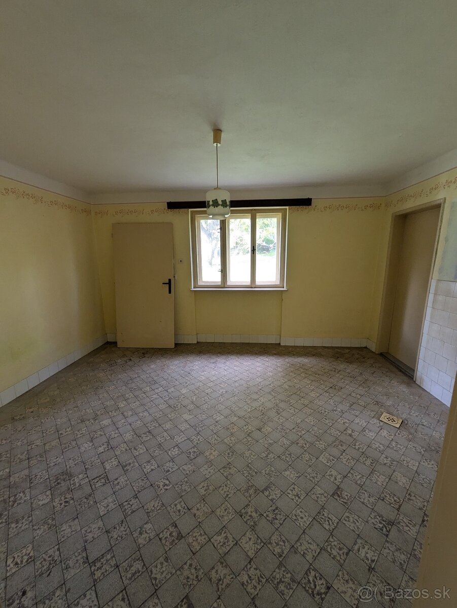 Predaj rodinného domu na polosamote s veľkým pozemkom - 10