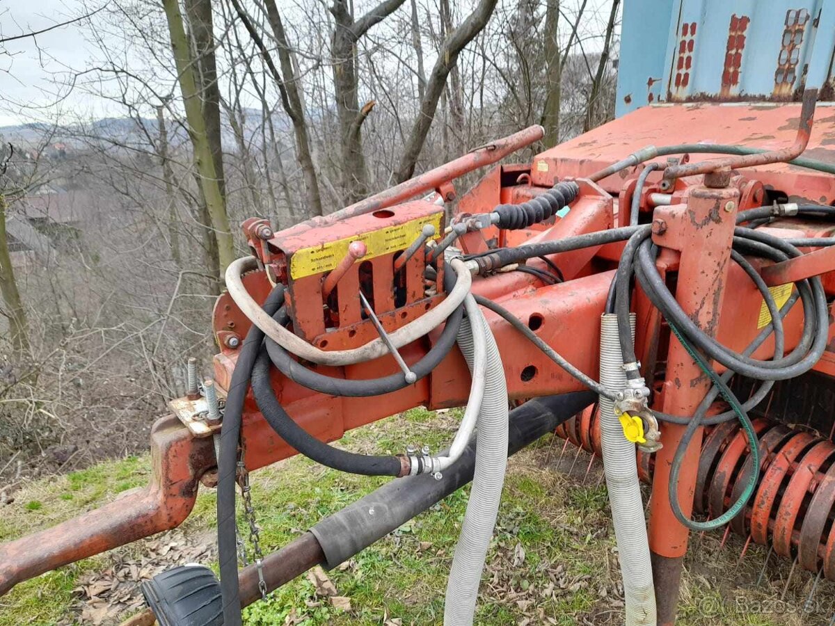 Samozberací voz Mengele na senáž . - 10