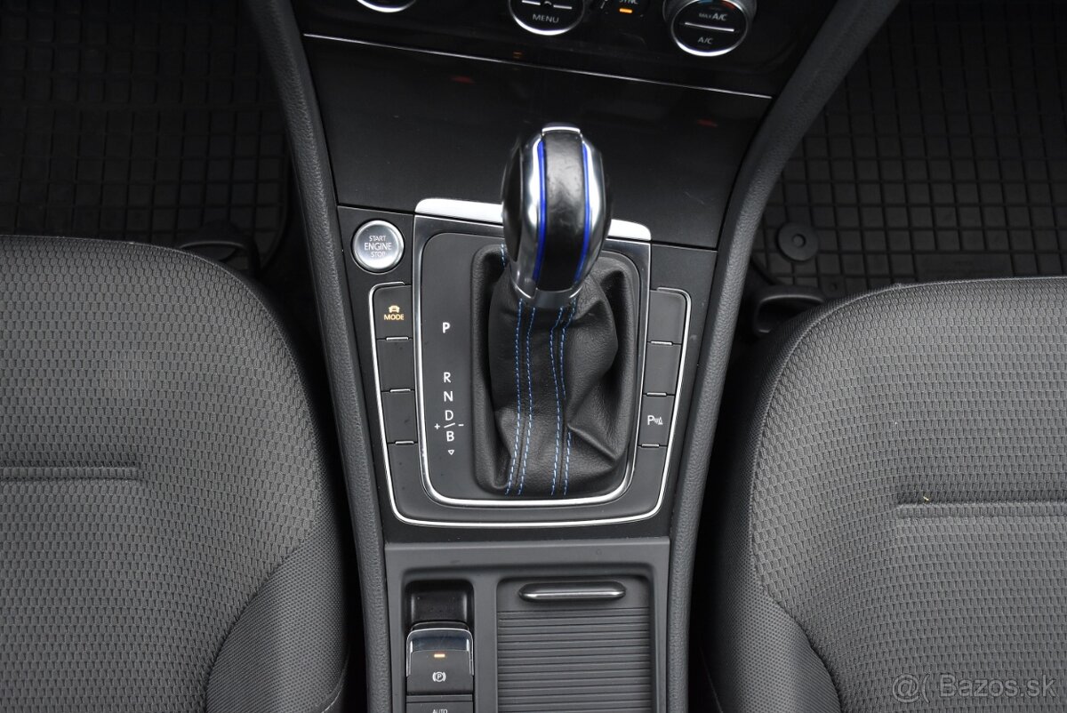 Volkswagen e-Golf 35,8_kWh SOH_90,1_% KAMERA_VIRTUAL_VYHREVY - 10